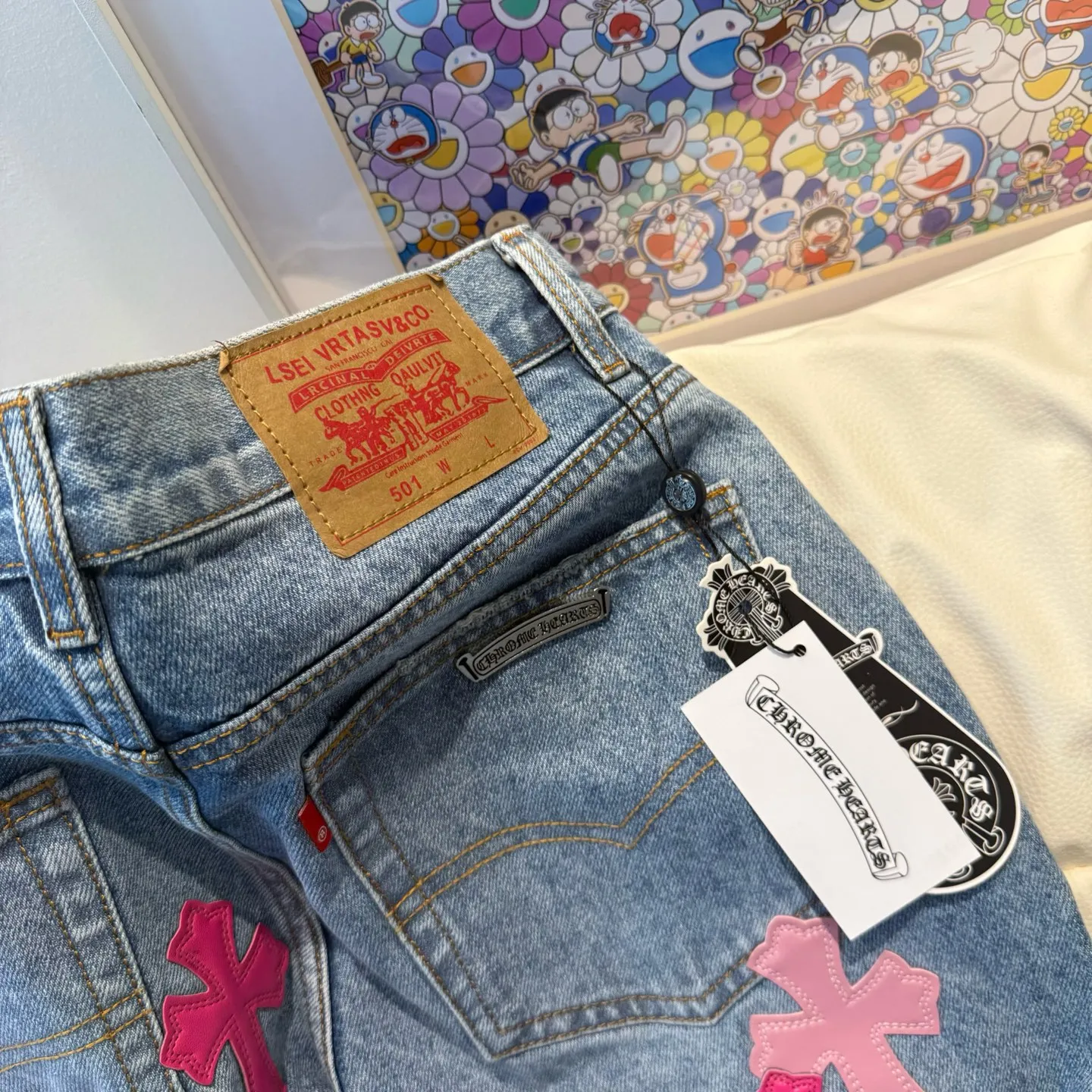 P280 model number D: 311 Chrome hearts CH grams new classic cross patch leather jeans Size: s-XXL (28 30 32 34 36) Color: washed blue Size reference 28 pants length 100 waist circumference 72 30 pants length 101 waist circumference 76 32 pants length 103 waist circumference 80 34 pants length 104 waist circumference 84 36 pants length 106 waist circumference 88